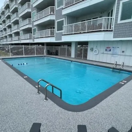 Carolina Beach Dreamin: Oceanview Condo with Private Beach Access